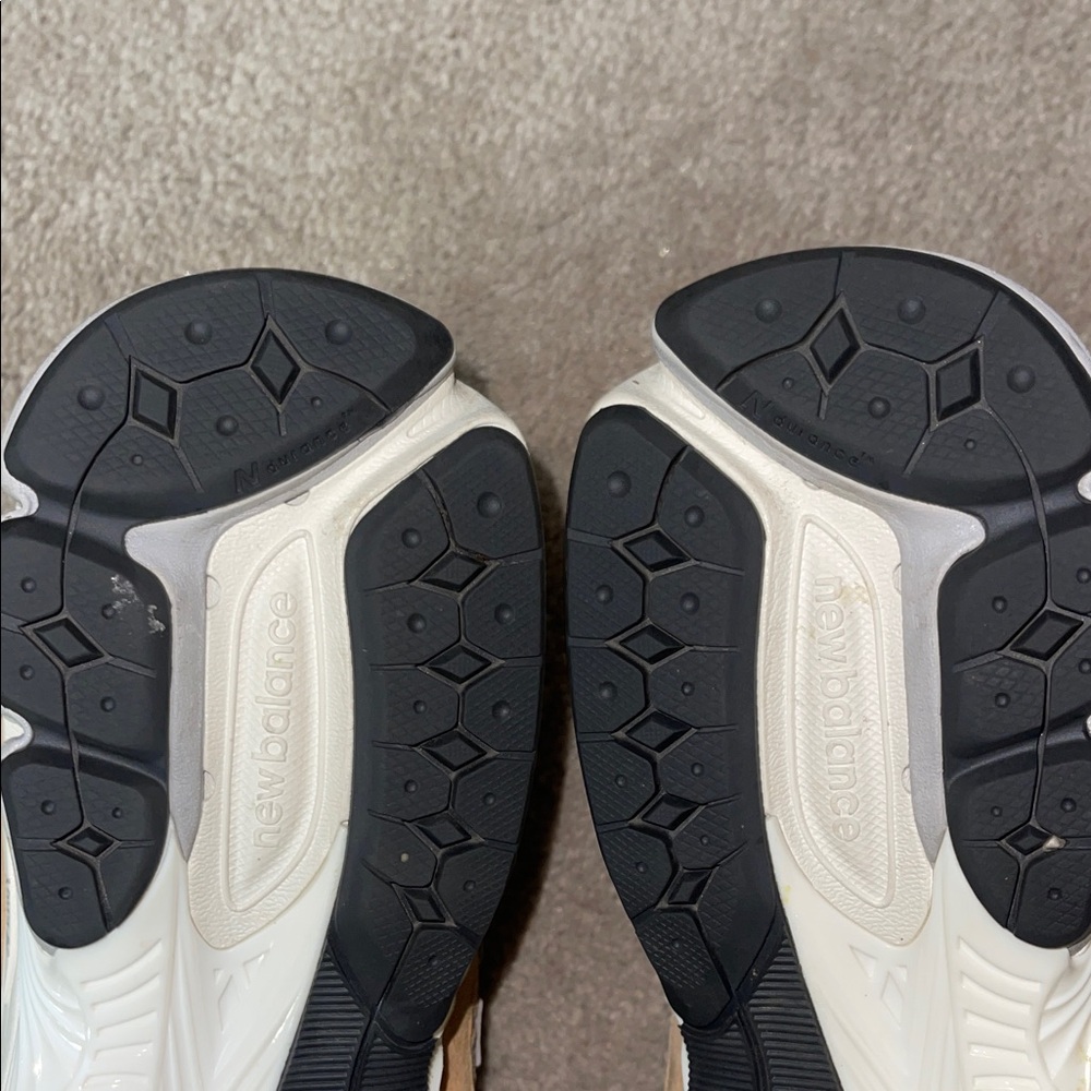 New Balance 2002R Men's Beige and Gray Sneakers 👟 - Picture 5 of 7